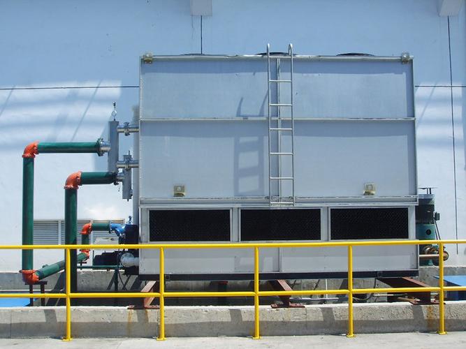 逆流闭式冷却塔